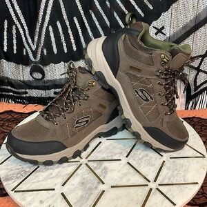 Skechers OUTDOOR Waterproof Hiking boots 8.5